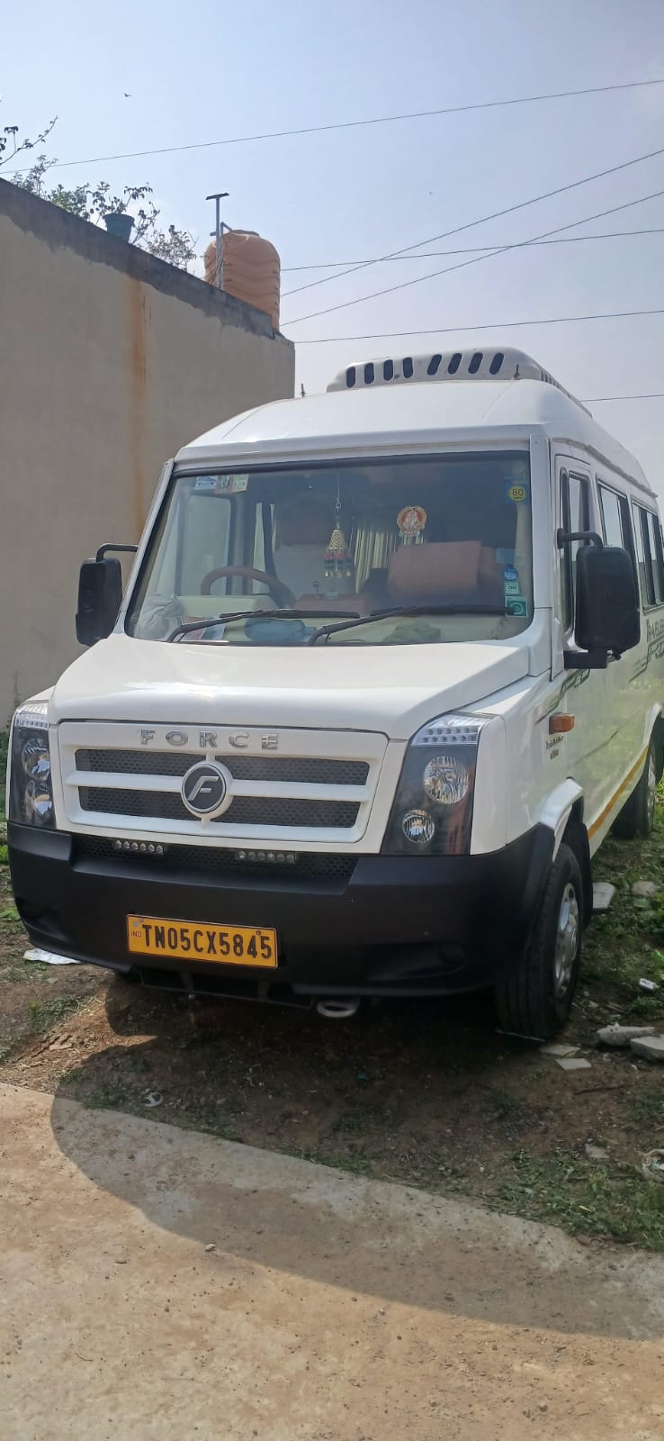 14 Seater Tempo Traveller
